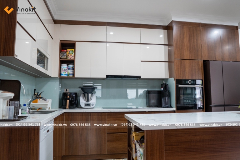 Tủ bếp gỗ công nghiệp