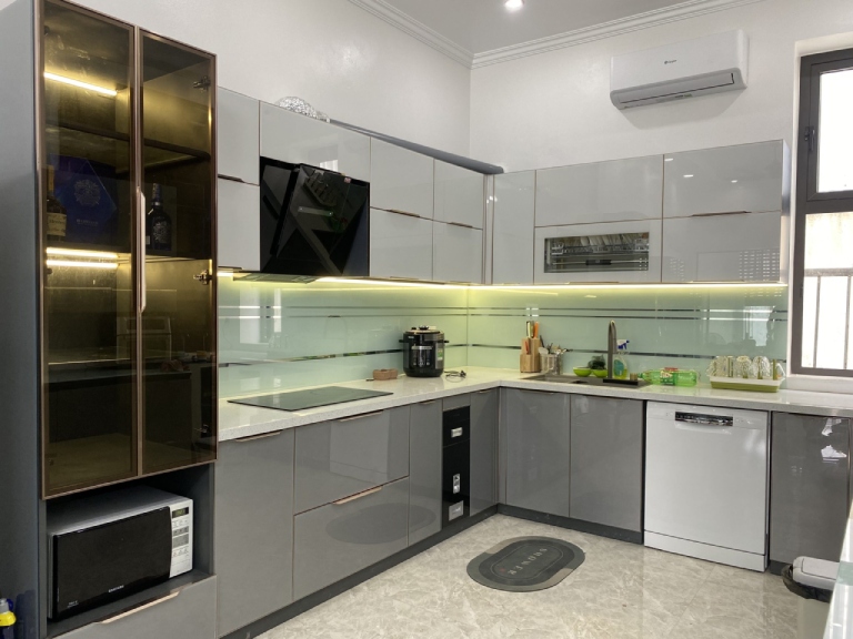 Tủ bếp inox cánh kính
