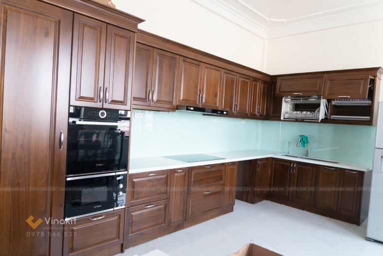 Tủ bếp gỗ tự nhiên