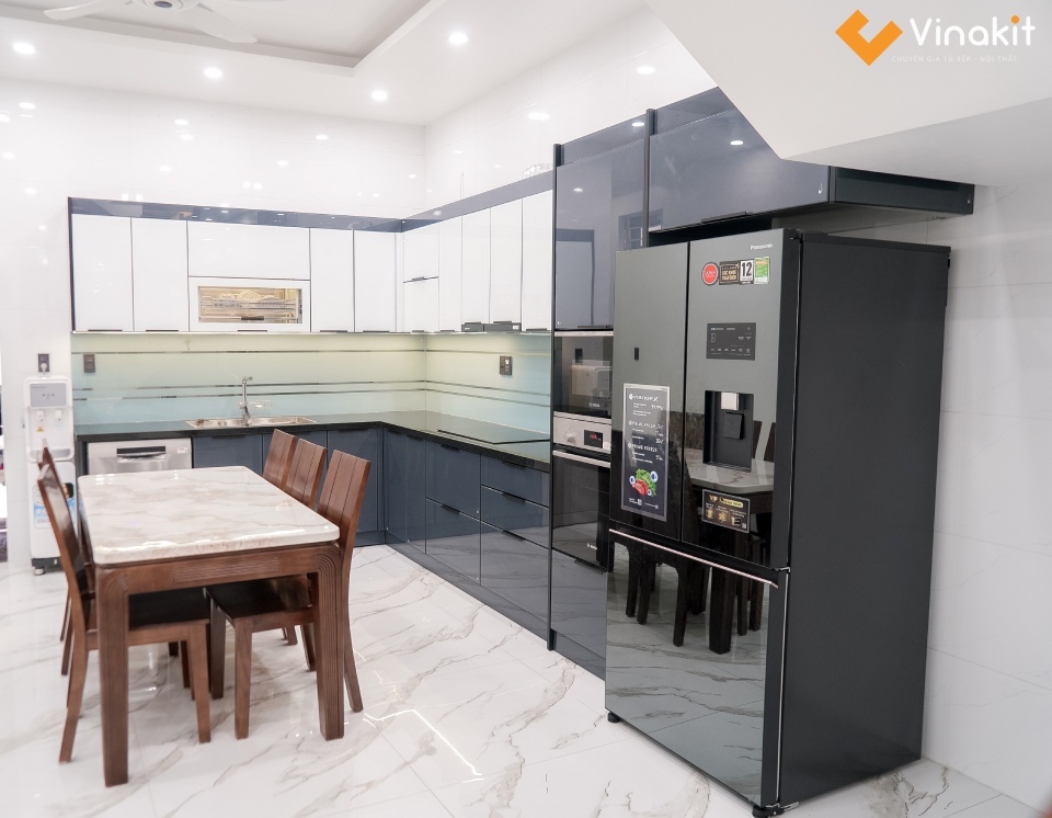 hình ảnh tủ bếp inox cánh kính thực tế