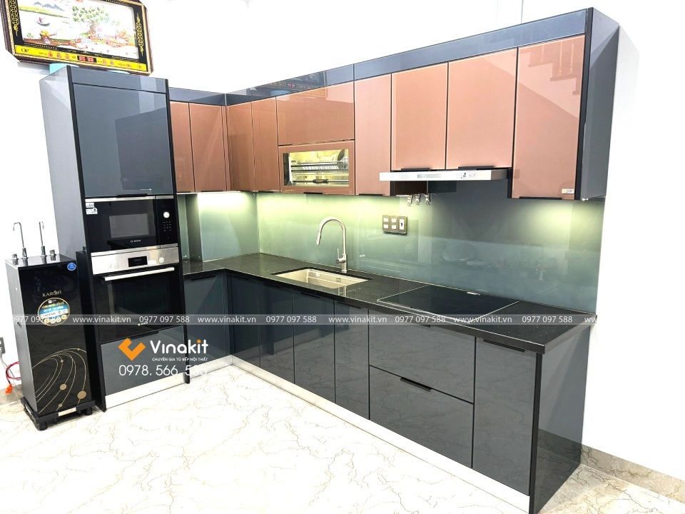 tủ bếp inox cánh kính chữ L